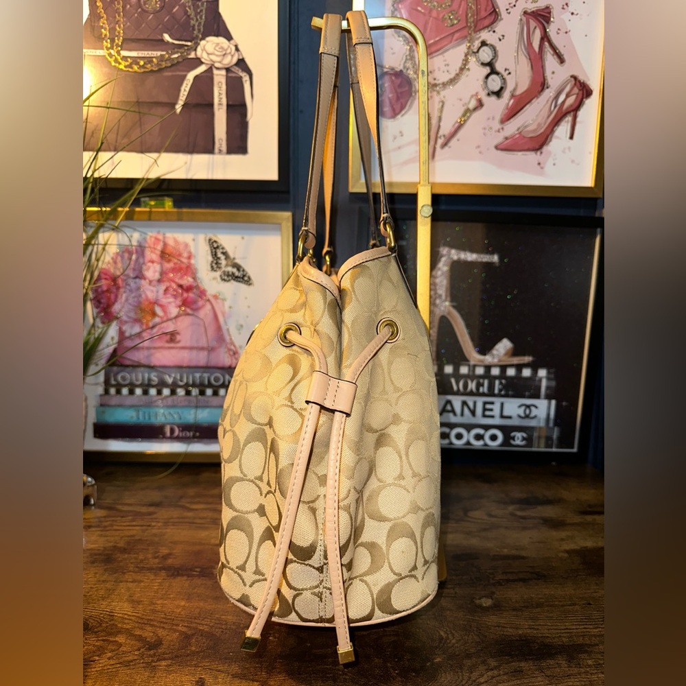 👜 Coach Signature Stripe Drawstring Carryall Bag – Khaki & Emerald (2011) - Picture 5 of 13